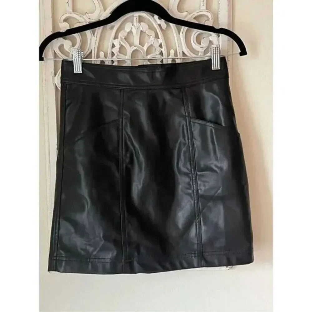 SK1‎ H&M Vegan Leather Mini Cargo Skirt Size 4 - Picture 2 of 6